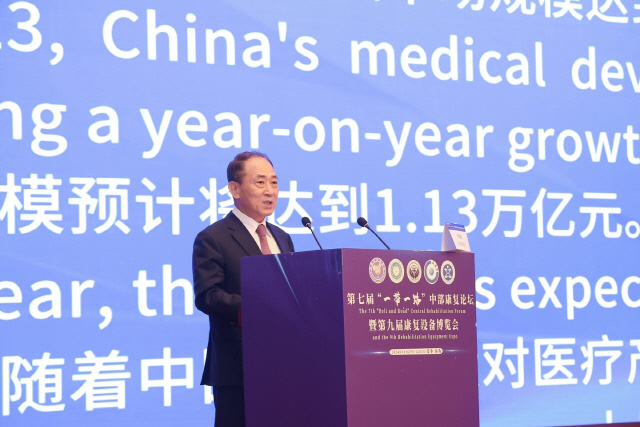 11월 30일 중국 허난성 안양에서 열린 '샹위 메디컬 의료기기 전시 상담회' 개막식에서 하성주 주우한대한민국총영사가 축사를 하고 있다. <대한무역투자진흥공사 제공>